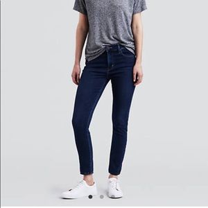 Levi’s 720 high rise skinny jeans.